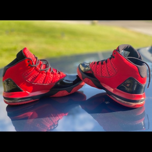 boys jordans red